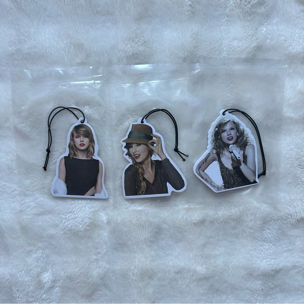Taylor Swift Bundle! - Picture 4 of 8